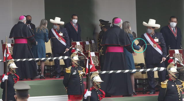 Pedro Castillo y María del Carmen Alva se reencuentran en ceremonia por el Bicentenario del Ejército del Perú.