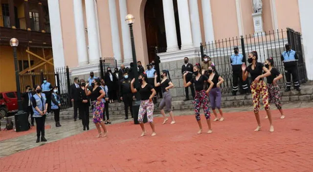 Los festejos organizados por la Municipalidad Provincial del Callao se realizaron en el frontis de la Iglesia Matriz del Callao.