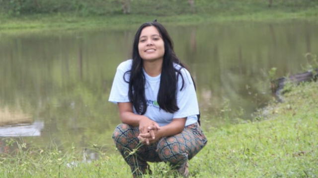 Joven peruana gana premio por llevar electricidad a comunidades rurales.