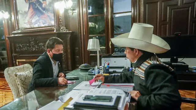 Pedro Castillo se dejó ver en una reunión con el premier Guido Bellido.