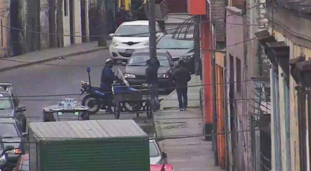 Las cámaras de videovigilancia registraron a dos sujetos en actitudes sospechosas, a la altura de la cuadra 12 del jirón Junín.
