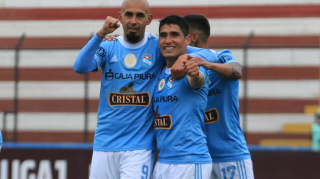 Riquelme y Avila fueron los protagonistas en la goleada del Cristal 5-2 a Alianza Atlético