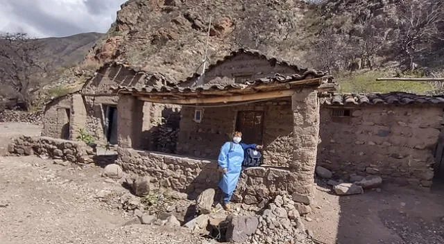 Personal de vacunación recorre los pueblos de Ayacucho.