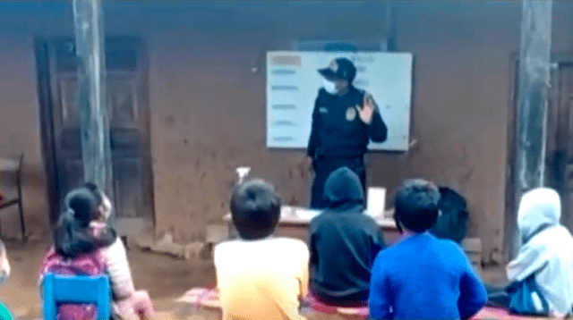 Policía ofrece clases gratuitas a niños en el Amazonas