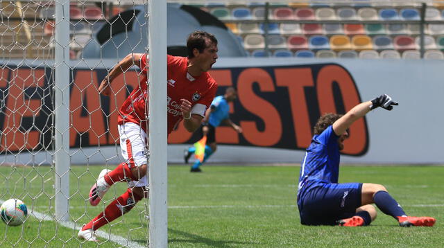 Romagnoli del Cienciano anota el primer gol en el empate 2-2 con UTC.