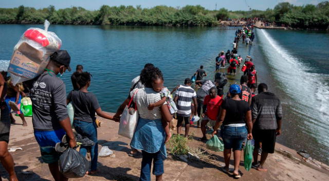 EE.UU. ha iniciado con la deportación de migrantes haitianos en Texas.