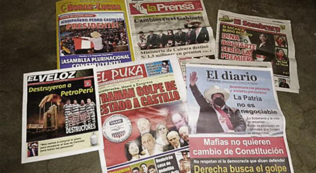 Periódicos circulan en el Cercado de Lima.