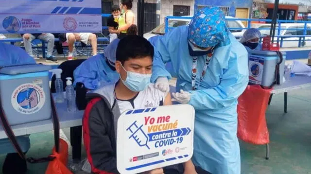 Vacunación contra la COVID-19 en el Perú se encuentra en los jóvenes de 18 años a más.