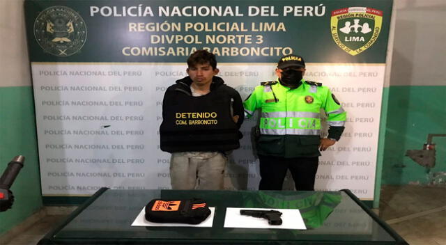 El detenido y el arma incautada