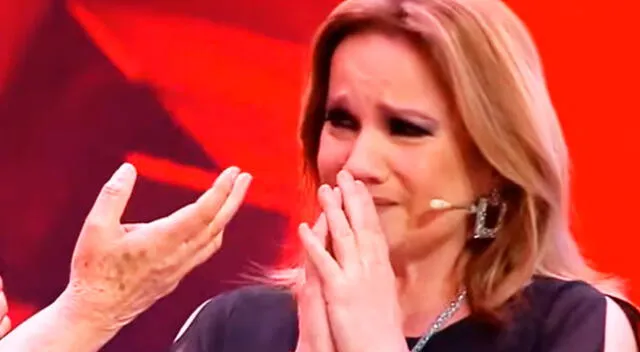 Ángela Caballero hace llorar a Lucía Galán de Pimpinela al cantarle una canción.