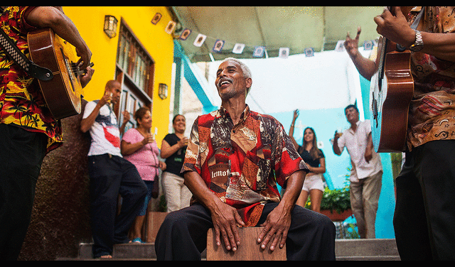 Saludos auténticos y mensajes cargados de emoción para el Día de la Canción Criolla. ¡Conéctate con la cultura peruana!