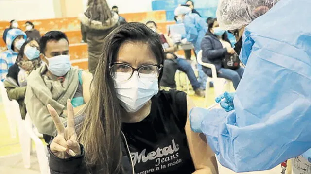 Peruanos han sido vacunados con dosis de Pfizer, Sinopharm y AstraZeneca.