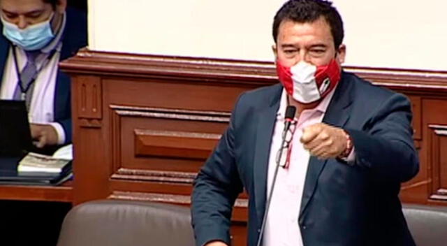 Edwin Martínez recordó la corrupción de Alberto Fujimori durante la interpelación al exministro de Trabajo Iber Maraví.