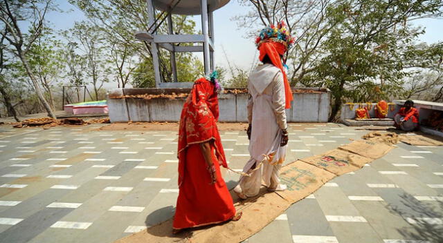 Imagen de una boda infantil arreglada en la India, terrible tradición que se sigue registrando.