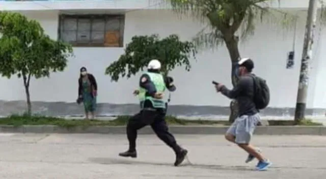 Chorrillos: Delincuentes roban celular a policía y hasta lo hacen correr por su vida [VIDEO]