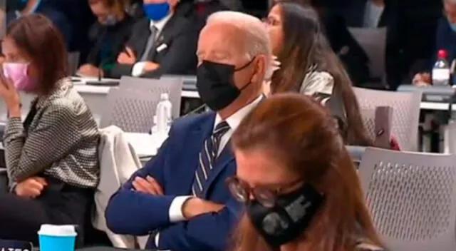 Joe Biden se dio una mini siesta y las cámaras captaron el momento.