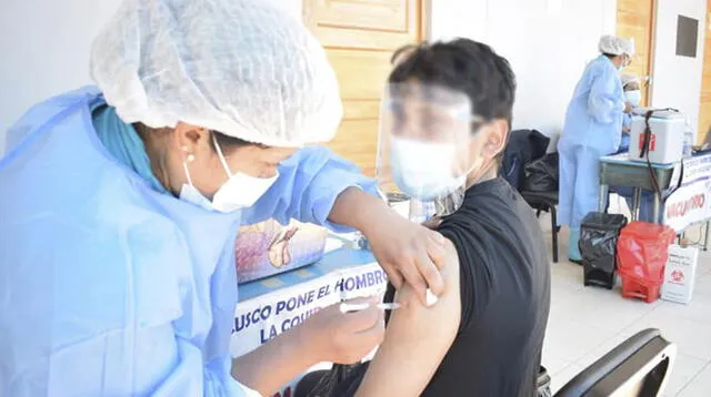 Cusco: 600 escolares fueron vacunados contra el COVID-19 en el inicio de clases semipresenciales