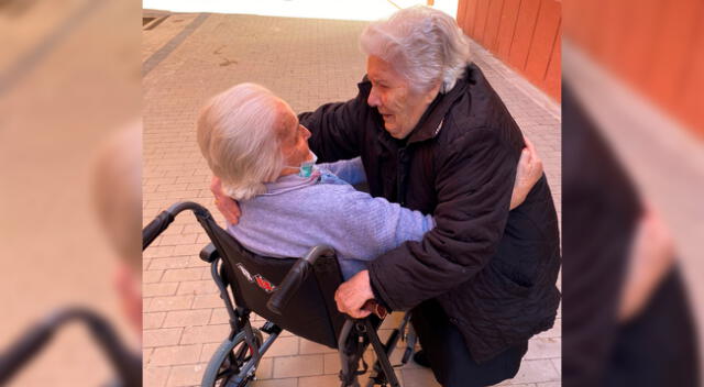 El abrazo viral entre dos abuelitas que no se veían desde hace 10 años.