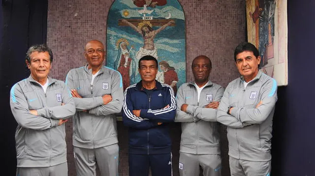 Cueto, Velásquez, Cubillas, 'Pitín' Zegarra y Duarte son reconocidos por Alianza Lima.