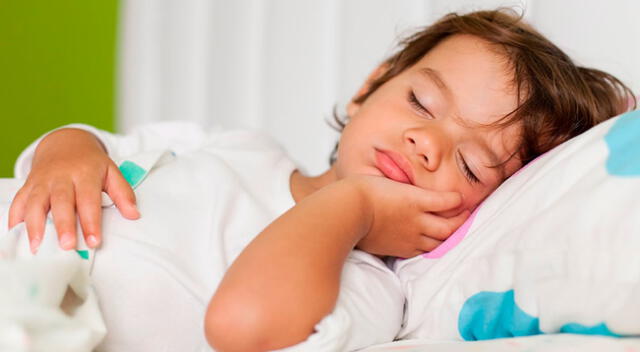 Hasta qué edad los niños deben dormir con los padres.