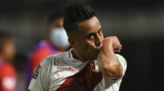 Christian Cueva convirtió el segundo gol de Perú frente a Venezuela en Caracas.