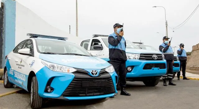 La Municipalidad Provincial del Callao adquirió 15 modernas camionetas Toyota Hilux y 5 autos Toyota Yaris .