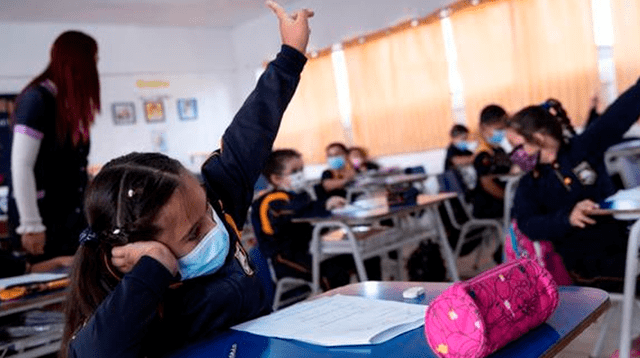 Chile inauguró el año escolar el último 1 de marzo, tras decretar la apertura de las escuelas de forma voluntaria y bajo estrictas medidas de seguridad sanitaria. Foto: EFE