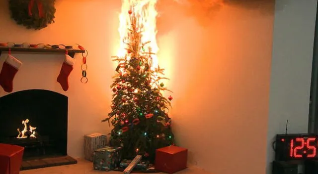 Cómo evitar un incendio si mi árbol de Navidad lleva horas encendido