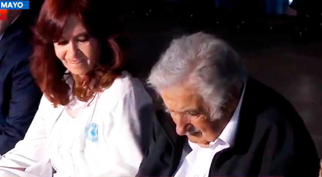 Pepe Mujica se queda dormido durante evento en Argentina.