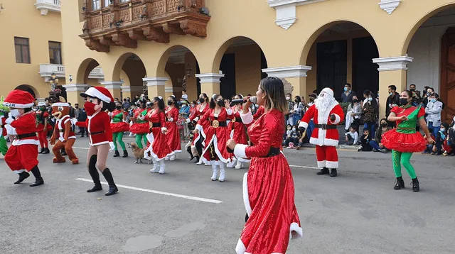 Cercado de Lima: policías de tránsito realizaron show navideño para niños [VIDEO]
