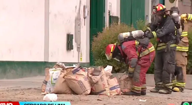 Los peligrosos químicos provienen de una fábrica ubicada a pocos metros de una zona residencial.