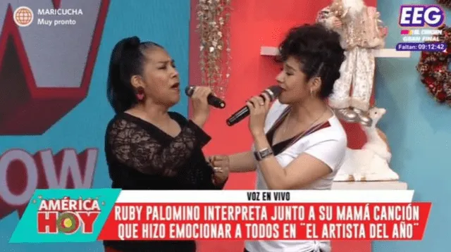 Gloria, la madre de Ruby Palomino, llegó al set de América TV, y confesó que no quería apoyar a su hija pues temía perjudicarla.