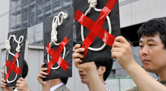Activistas de Amnistía Internacional contra la pena de muerte en Tokio, Japón.