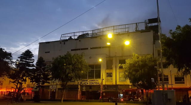 Incendio en Mesa Redonda: se reaviva el fuego en galería del Jirón Andahuaylas