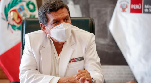 Hernando Cevallos, ministro de Salud, no descarta la exigencia del carné de vacunación para mayores de 12 años.