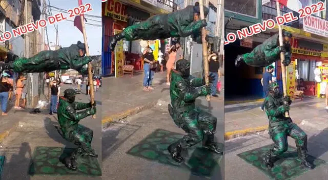 Singular escena de unas estatuas humanas se hizo viral en las redes sociales.