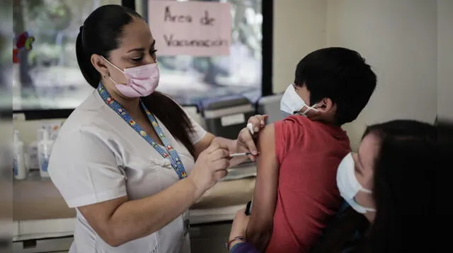 Menores deberán acudir a su vacunación acompañados de sus padres, tutores o una persona mayor de 18 años