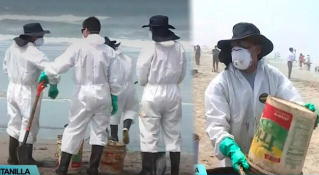 Trabajadores se encuentran en la playa de ventanilla limpiando el mar contaminado de petróleo