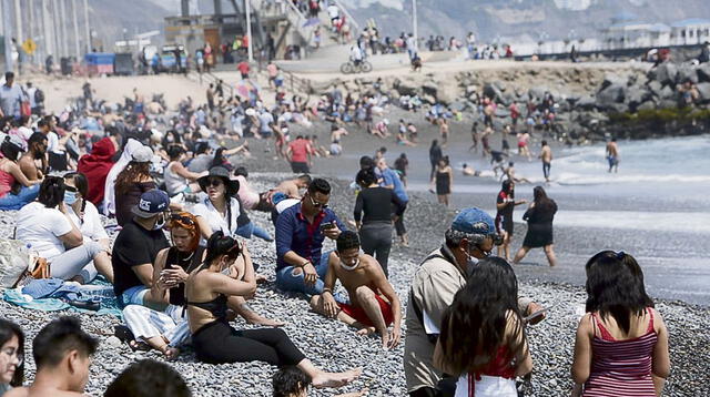 Ministerio de Salud recomienda a la población no asistir a 24 playas tras derrame de petróleo.