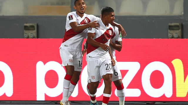 Orejas Flores logra anotar un gol del empate en un momento del partido de difícil ante Ecuador.