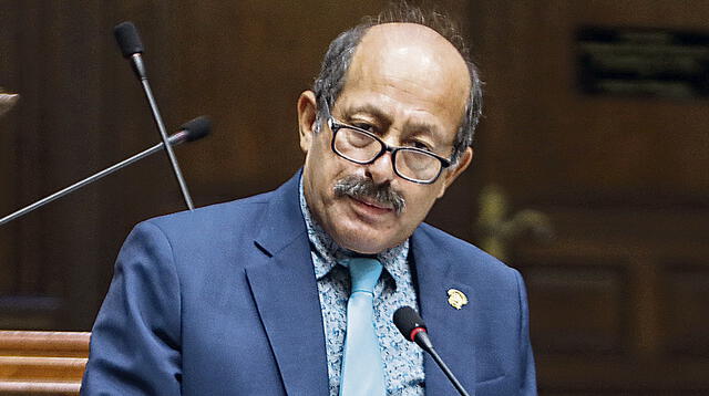 El premier Héctor Valer ha guardado silencio frente a las denuncias públicas sobre los hechos de violencia que lo rodean. Foto: Congreso