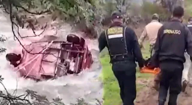 Mototaxi cae a río y deja dos víctimas mortales en Huanta.