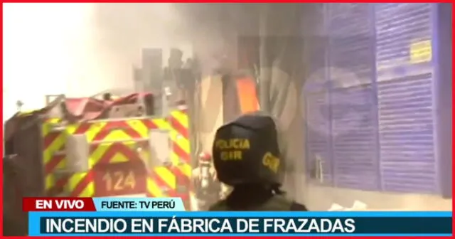 Un incendio de grandes proporciones se registra en la zona industrial de trapiche.