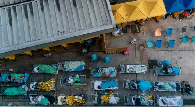 Hospitales de Hong Kong colapsan ante propagación de ómicron.