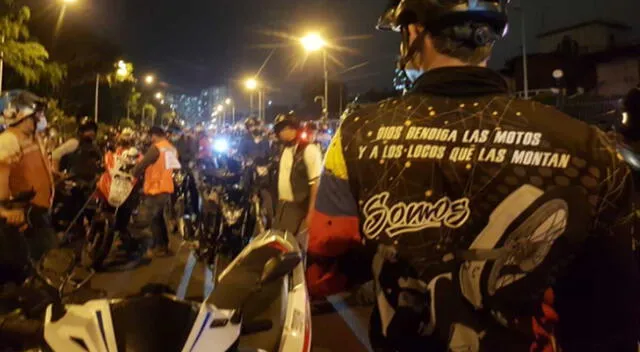 Motorizados se movilizan al Congreso por las principales calles del centro de Lima.