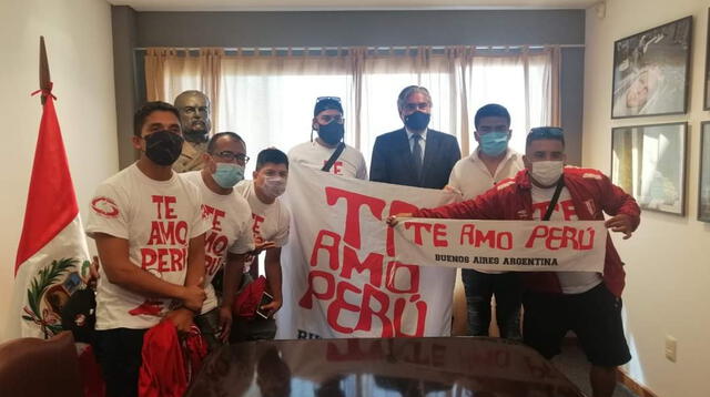 Barra de Te Amo Perú pide a las autoridades uruguayas que bajen precio de entradas para el Uruguay -Perú