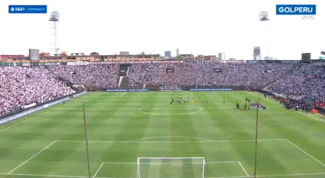El estadio de Alianza Lima lució un lleno rotundo en el regreso de su hinchada a la Caldera.