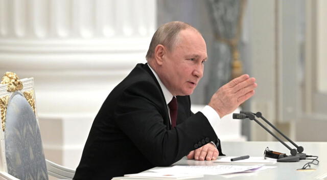 Vladimir Putin, presidente de Rusia, reconoce la independencia de los separatistas ucranianos.