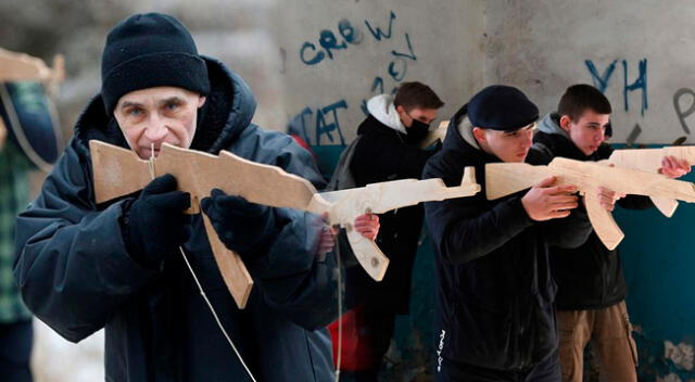 Ucrania ha hecho un llamamiento a las armas a los voluntarios de las Unidades de Defensa Territorial.