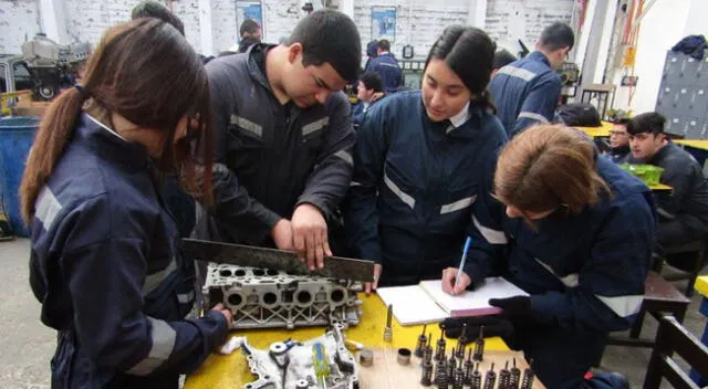 Solo 1.2% de mujeres estudian mecánica automotriz